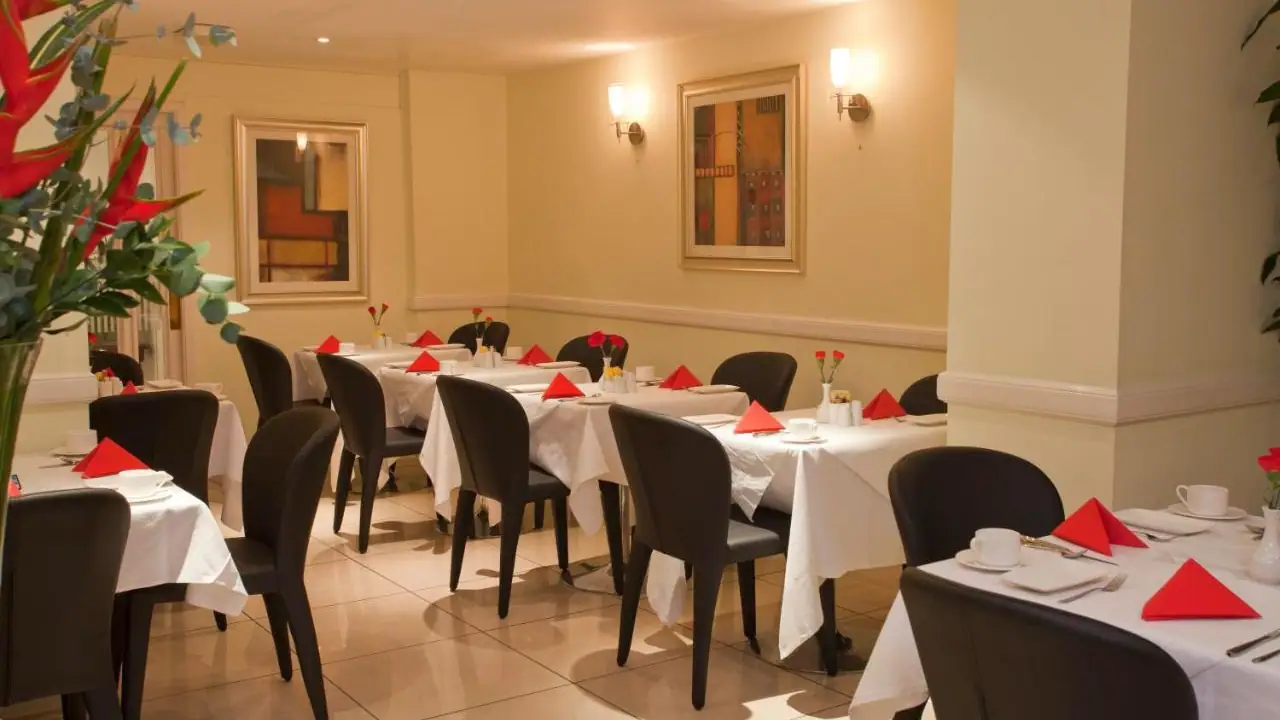 Park Grand Paddington court